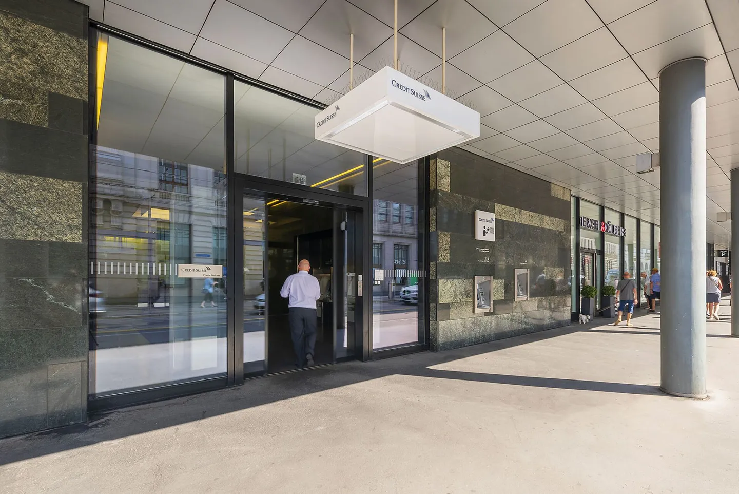Spazio per uffici pronto per essere occupato in una posizione centrale e prominente - Foto 2 di 10