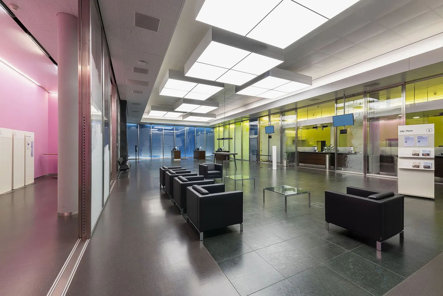 Spazio per uffici pronto per essere occupato in una posizione centrale e prominente - Foto 3 di 10