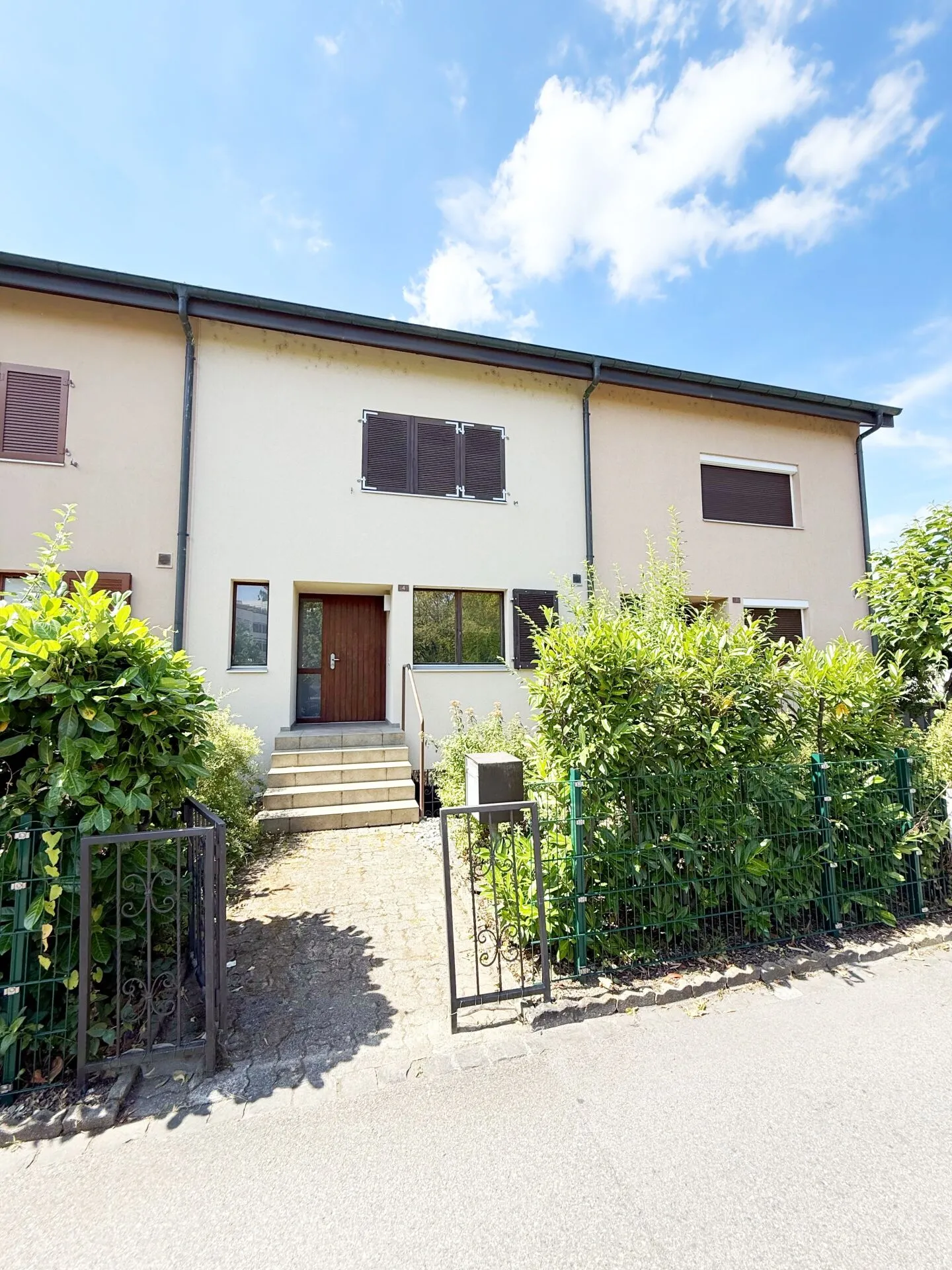 Reihenhaus mit grossem Ausbaupotenzial - Foto 1 von 14