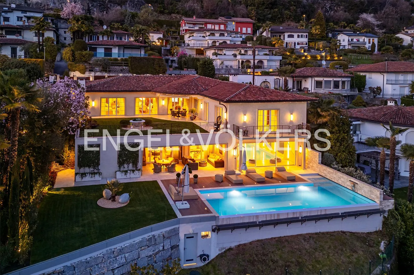 Luxury Villa with Lake View and Privacy - Photo 14 of 14