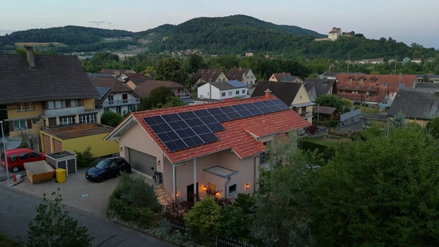 Classic Contemporary Living - Stylish 9.5-Room Single-Family House with Private Garden, Swimspa & Smart Home in Veltheim - Photo 30 of 30