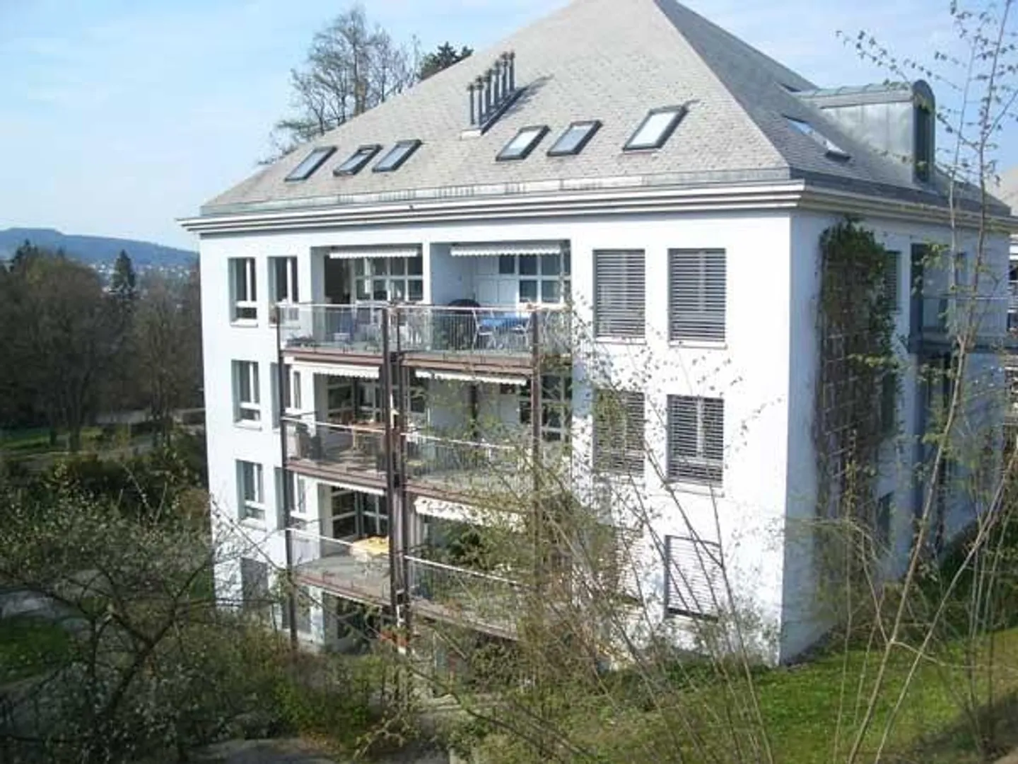 Ruhige und grosszügige 3 1/2-Zi.- Maisonnettewohnung - Foto 1 von 12