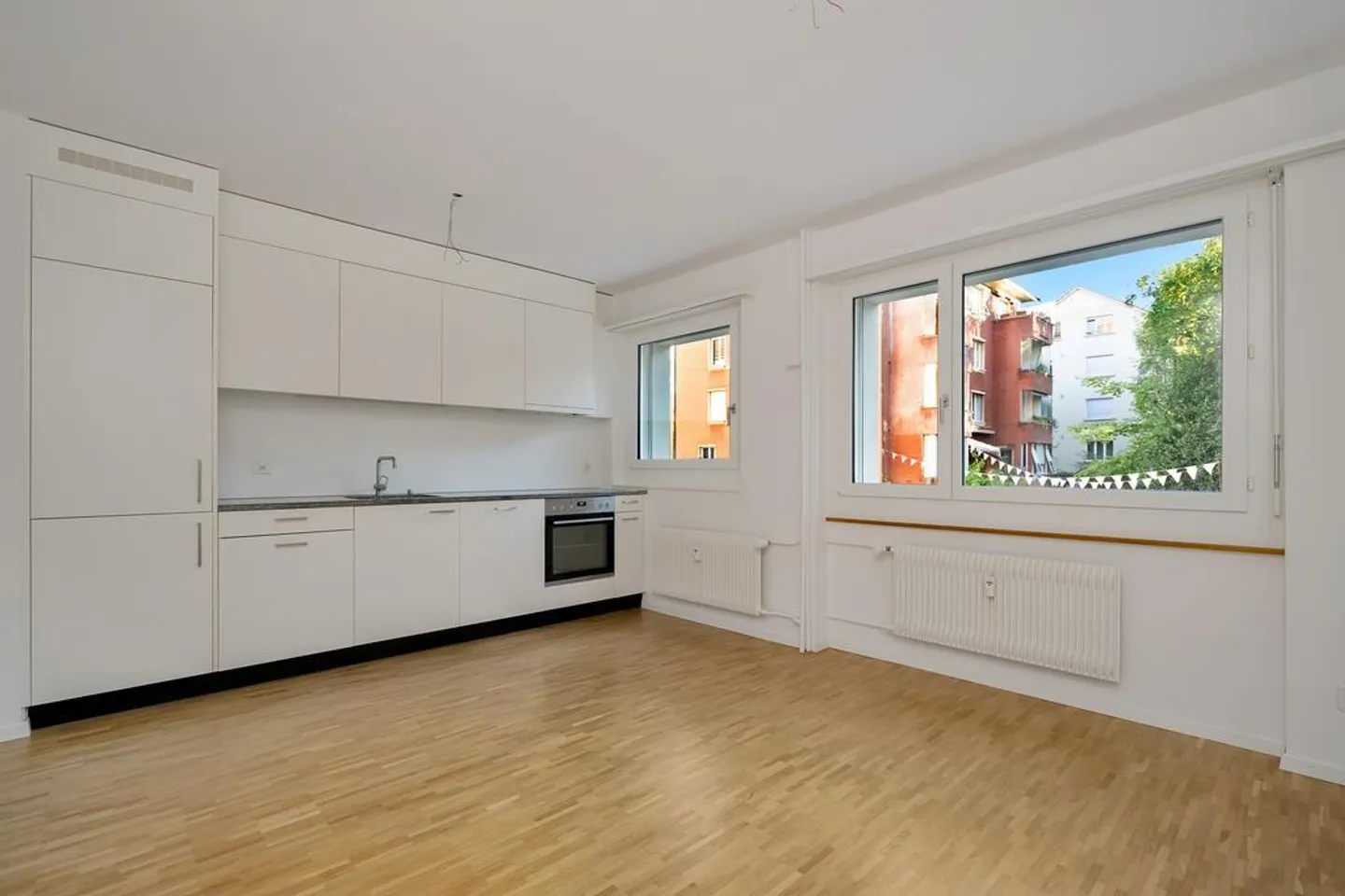 APARTMENT IN A CENTRAL LOCATION - Photo 4 of 10