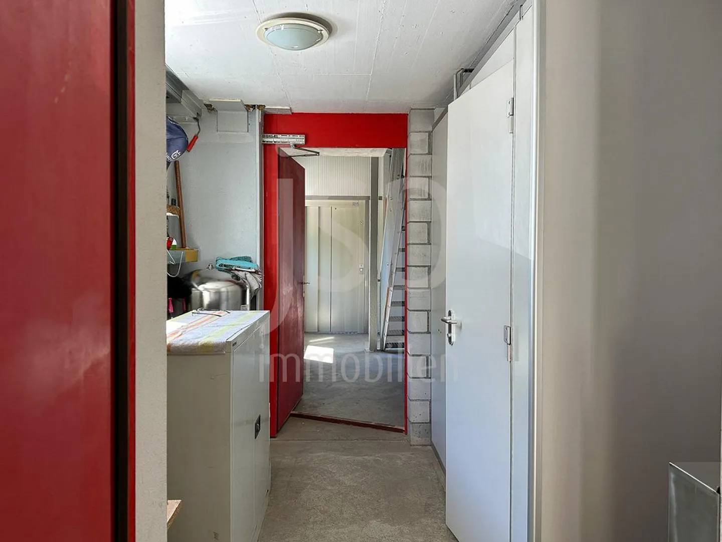 Commercial property with penthouse apartment in Neuenegg - Photo 12 of 30