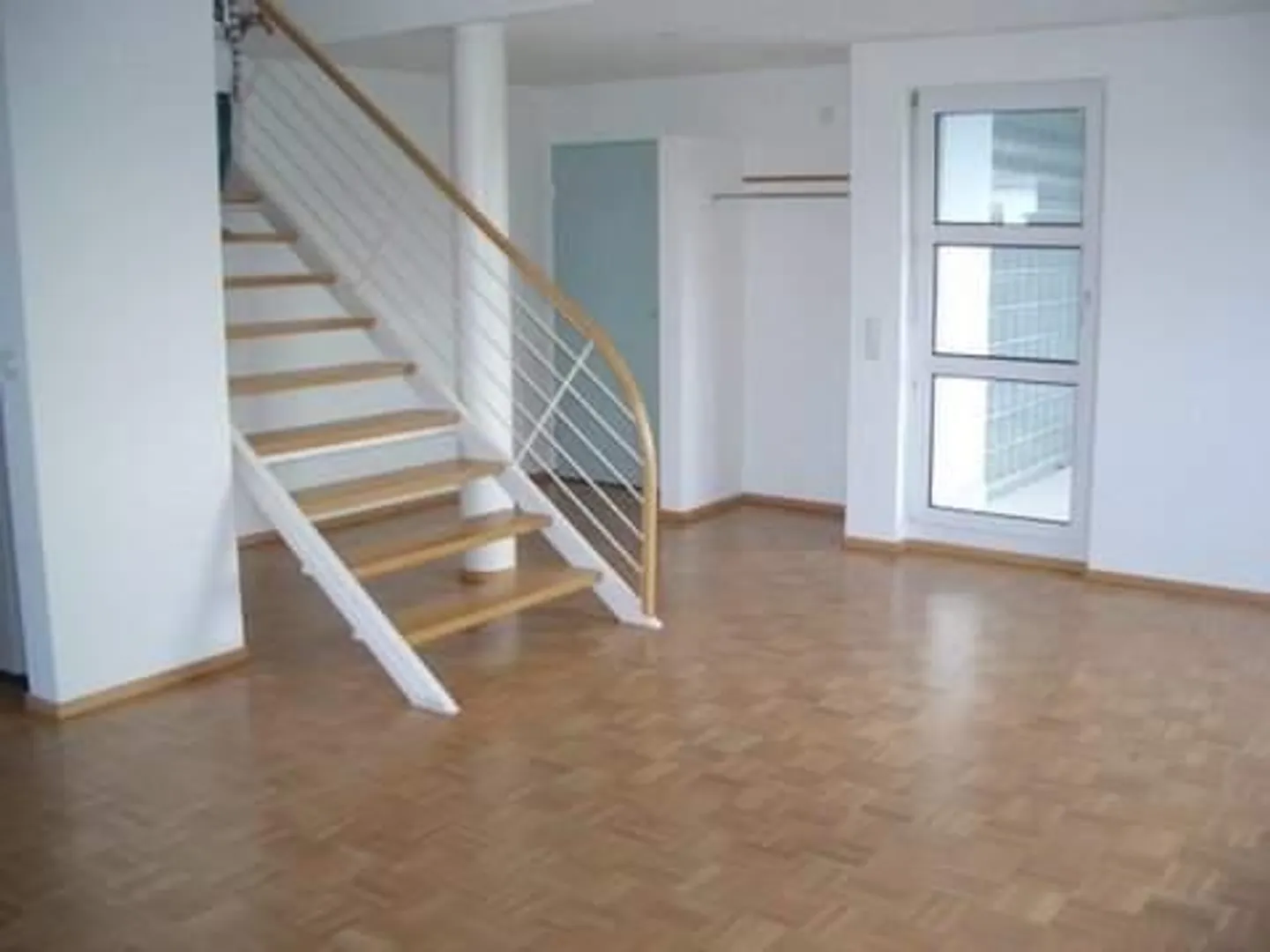 Ruhige und grosszügige 3 1/2-Zi.- Maisonnettewohnung - Foto 2 von 12