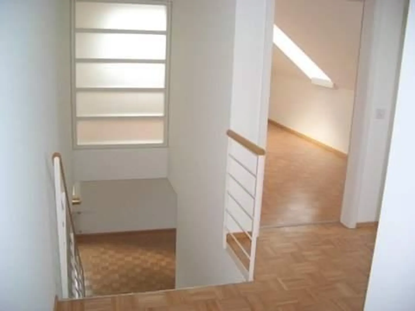 Ruhige und grosszügige 3 1/2-Zi.- Maisonnettewohnung - Foto 3 von 12