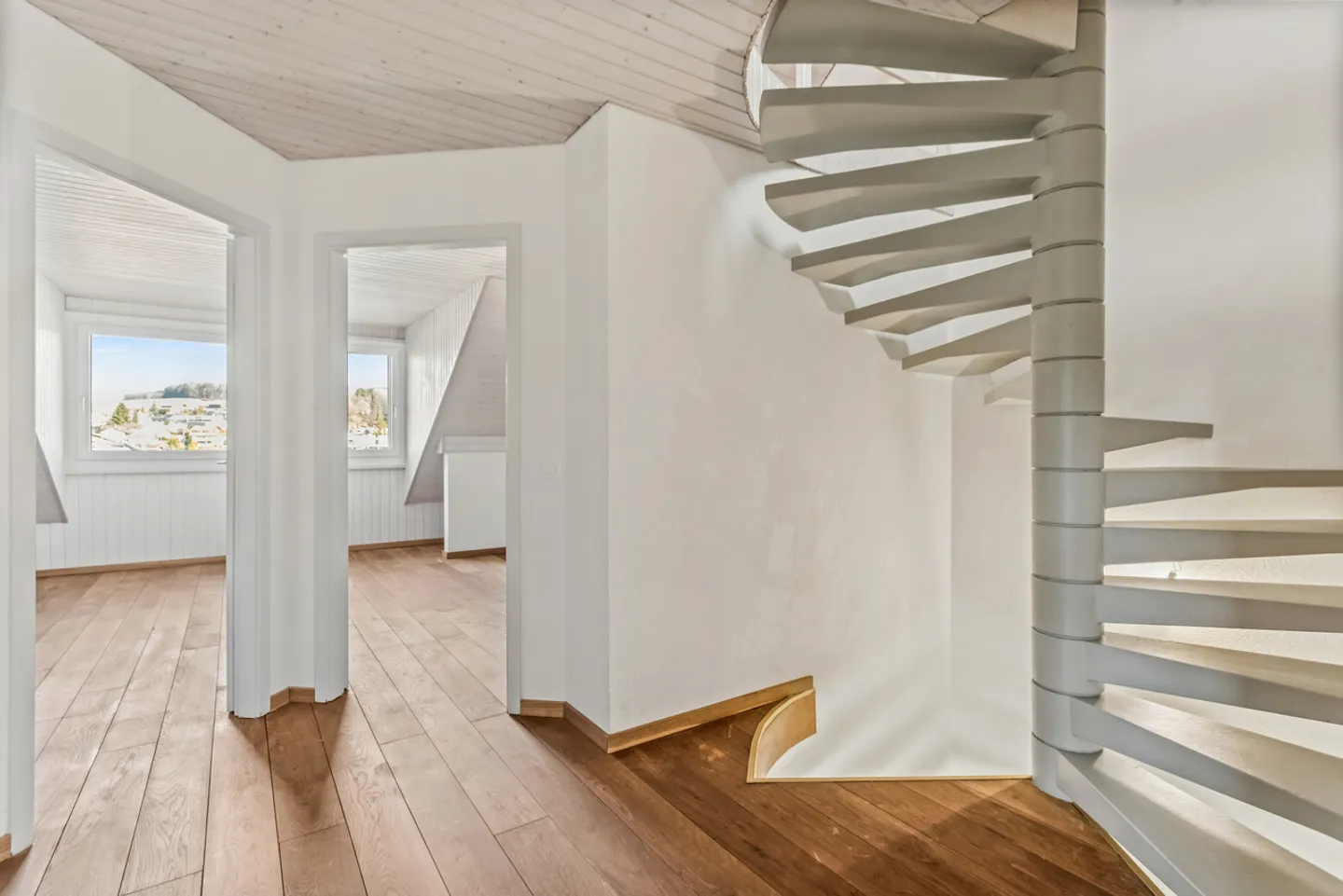 Reihenhaus mit 5,5 Zimmern in der Nähe aller Annehmlichkeiten - Foto 7 von 15