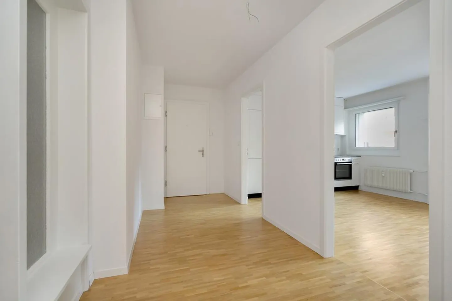 APARTMENT IN A CENTRAL LOCATION - Photo 2 of 10