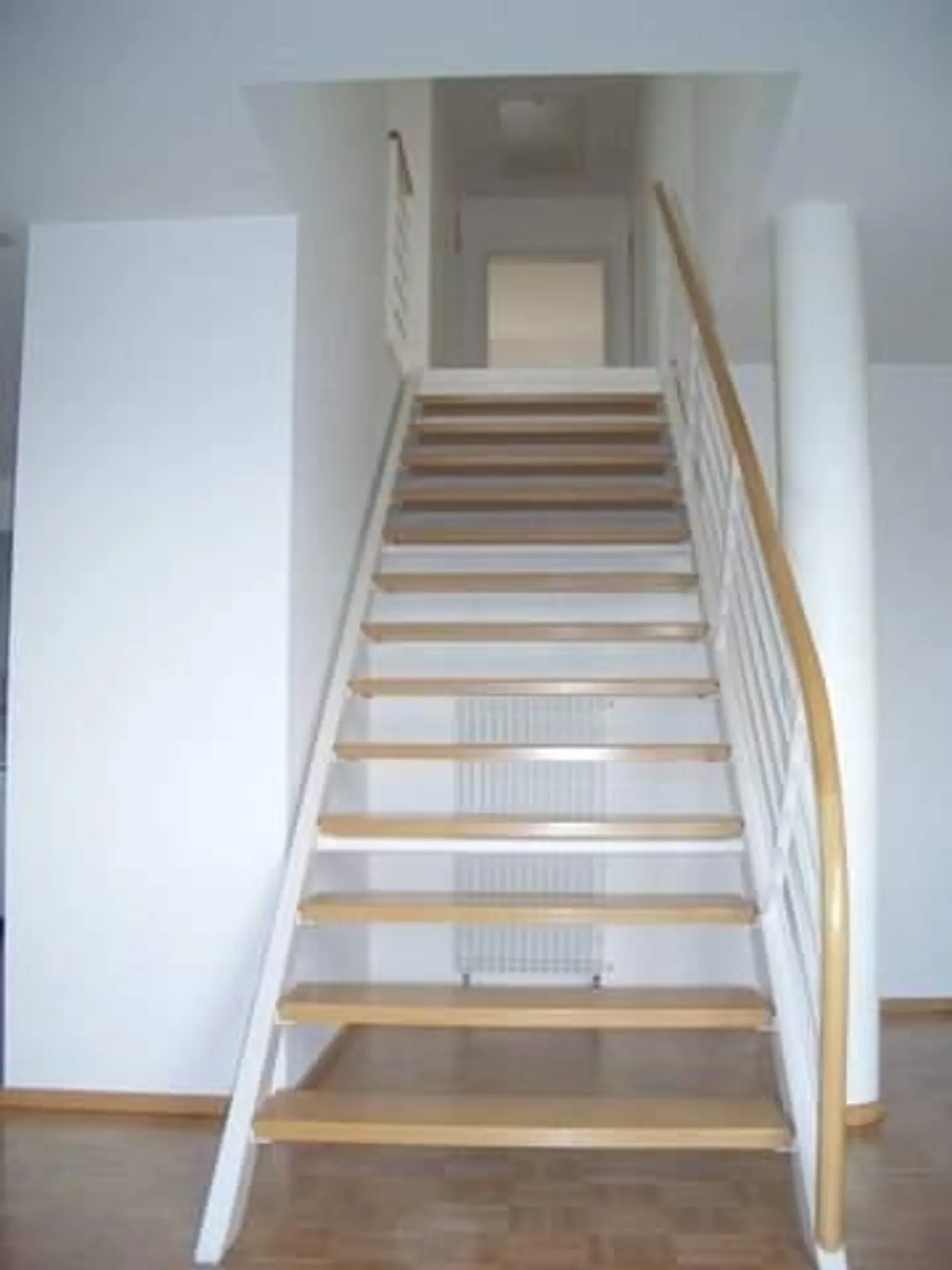 Ruhige und grosszügige 3 1/2-Zi.- Maisonnettewohnung - Foto 7 von 12