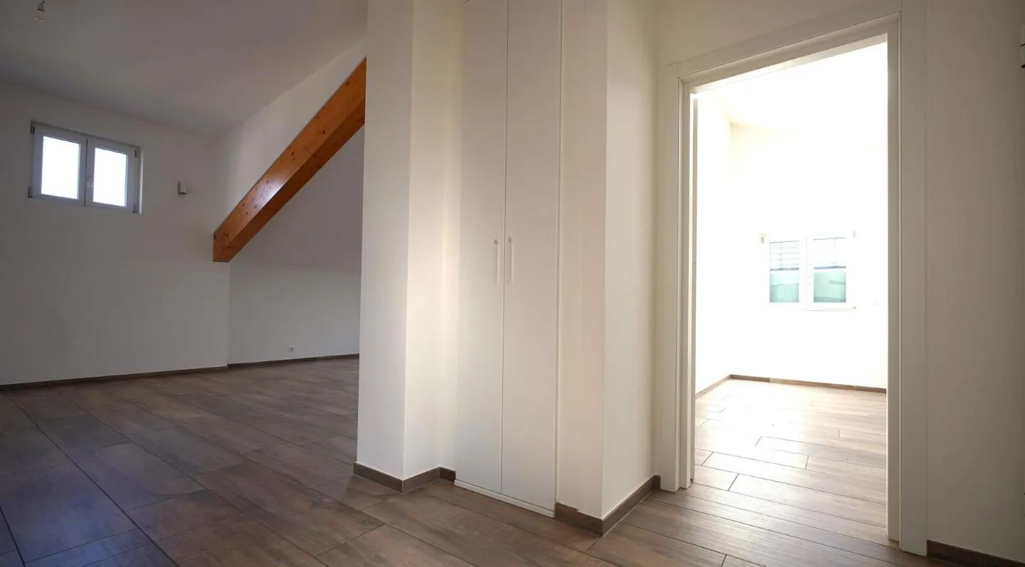 Attique rénové près de Sion - Photo 5 sur 10