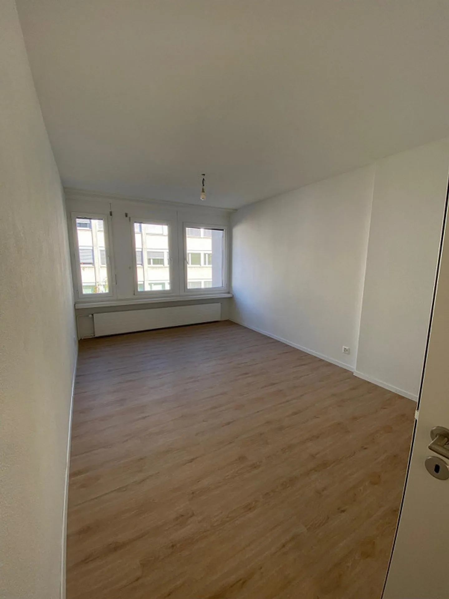 Frisch renovierte Büroräumlichkeiten an zentraler Lage - Foto 2 von 4