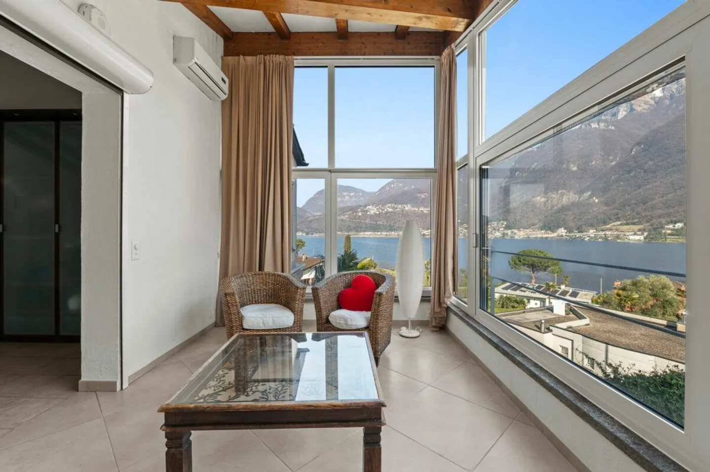 Haus mit Seeblick in Riva San Vitale - Foto 1 von 12