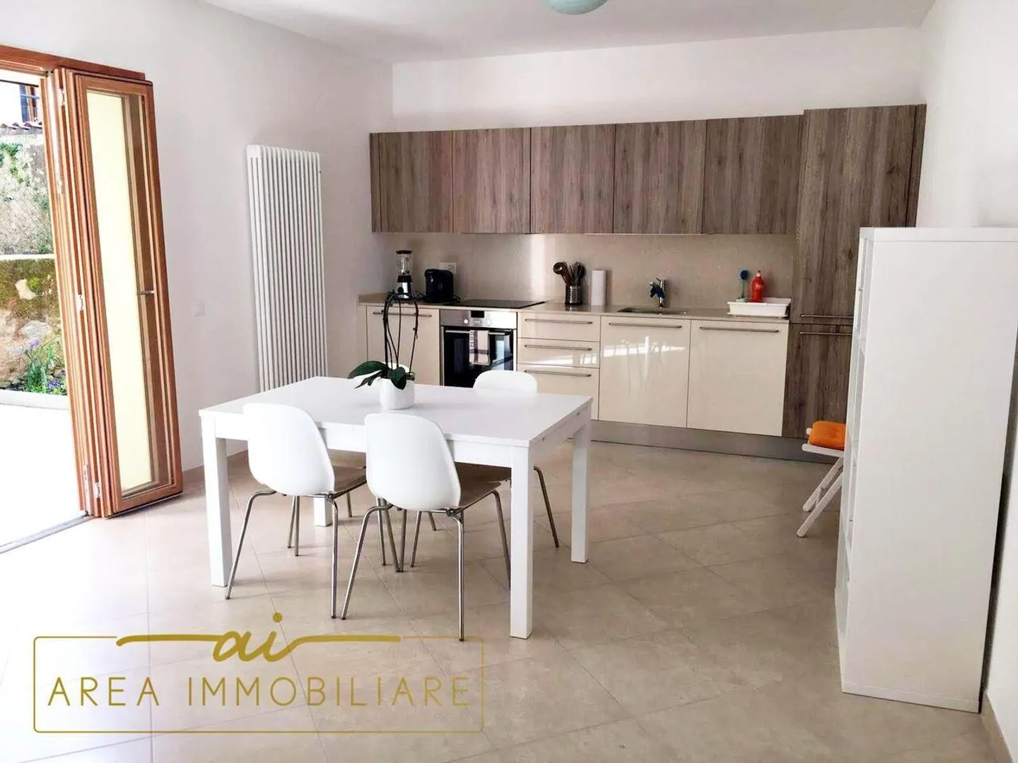 AMPIO E MODERNO 2.5 LOCALI CON CORTILE PRIVATO - Foto 2 di 8