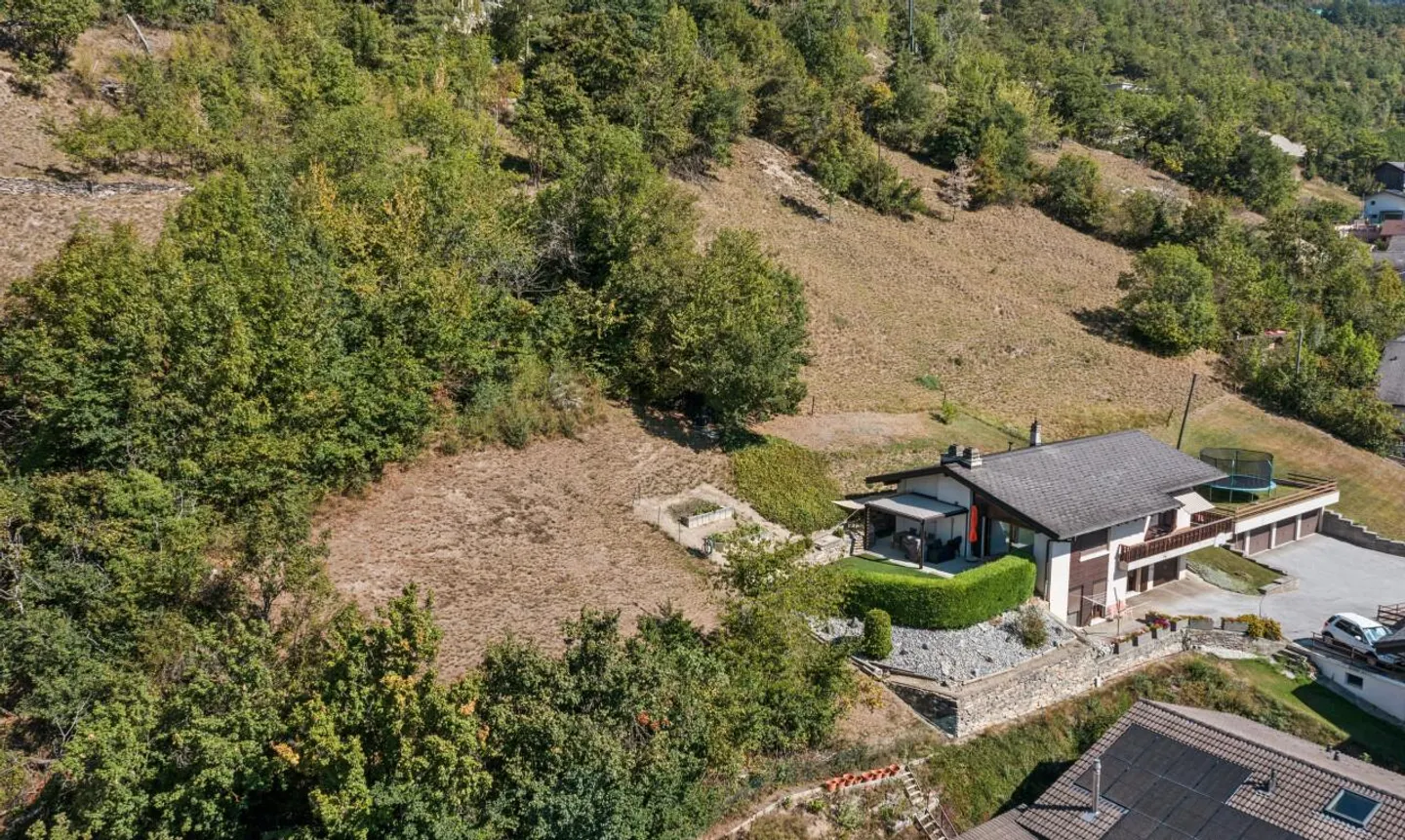 Wunderschönes Baugrundstück von 893 m² in Flanthey (Lens) - Foto 1 von 11