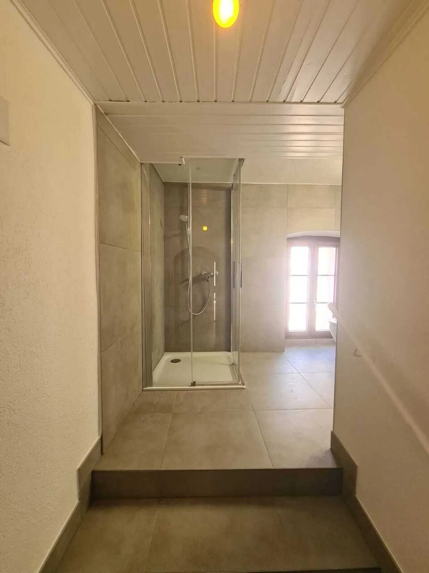 Appartamento mansardato con 4,5 stanze, completamente ristrutturato al 1° piano - Foto 6 di 12