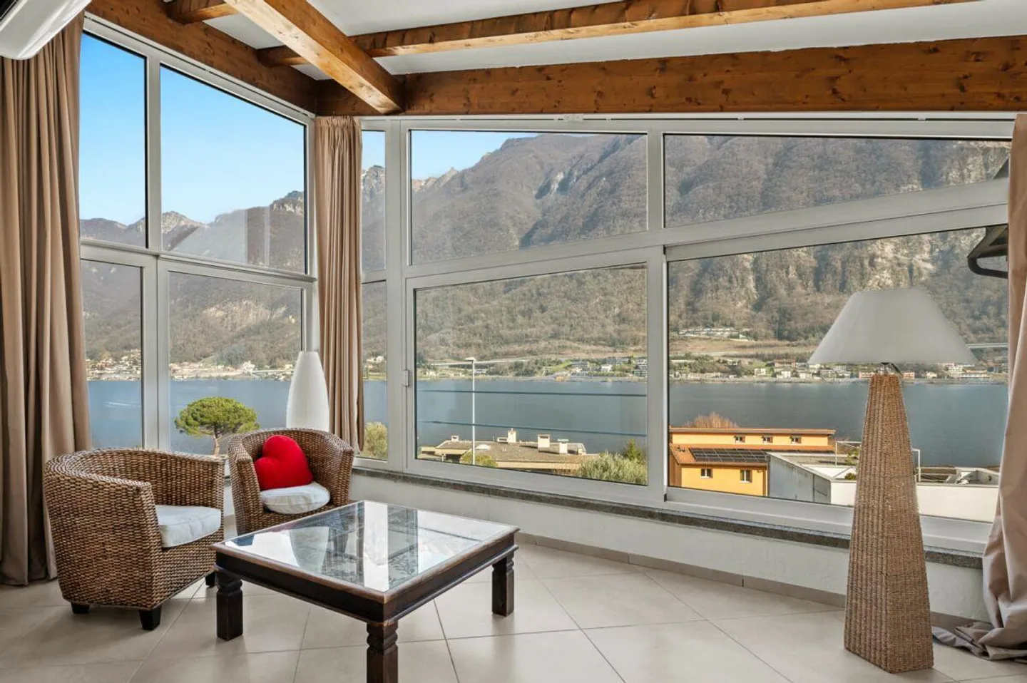 Haus mit Seeblick in Riva San Vitale - Foto 2 von 12