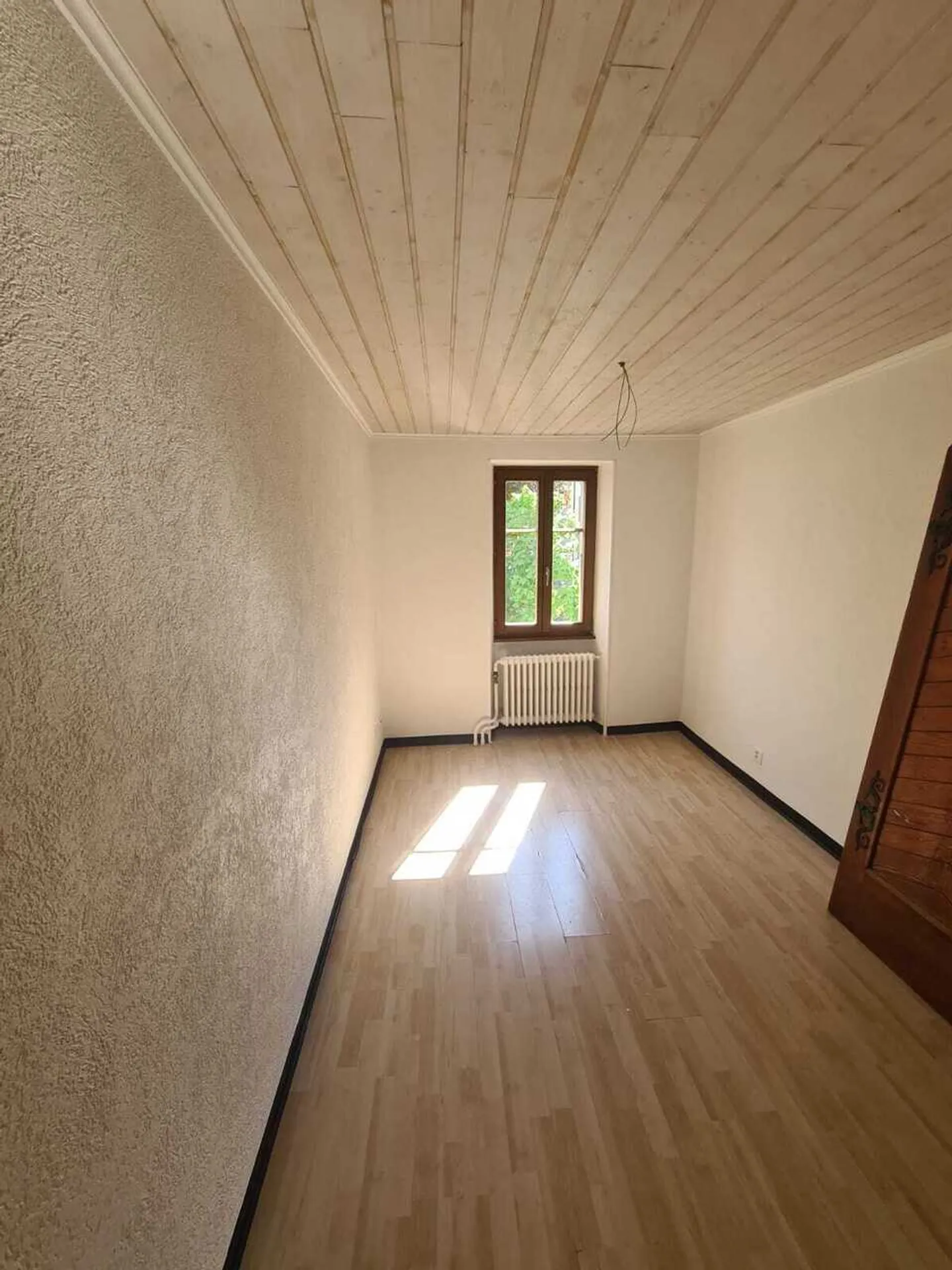 Appartamento mansardato con 4,5 stanze, completamente ristrutturato al 1° piano - Foto 3 di 12