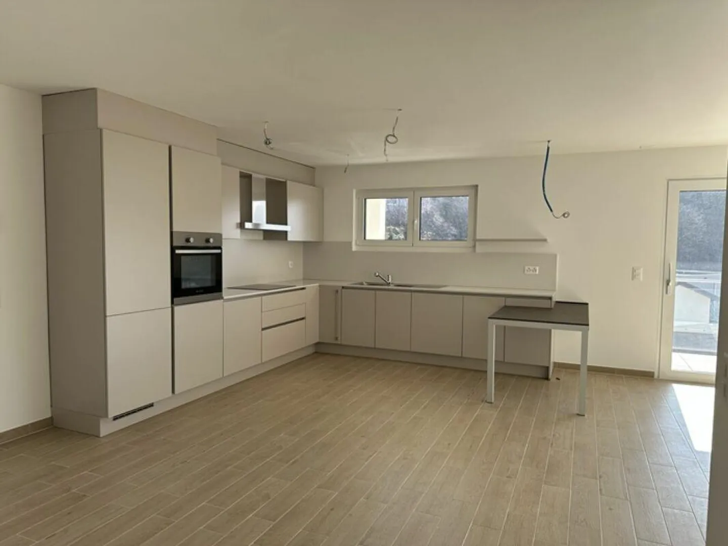 Appartement moderne et lumineux de 3,5 pièces avec jardin privé et grande terrasse - Photo 4 sur 14
