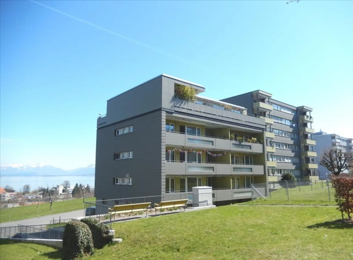 4.5 room apartment on the 1st floor with lake view - Photo 1 of 11