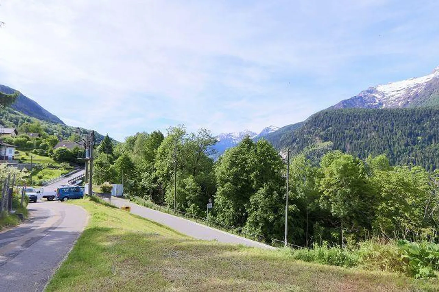 Terrain constructible de 575 m2 dans un emplacement très calme et ensoleillé avec vue - Photo 5 sur 10