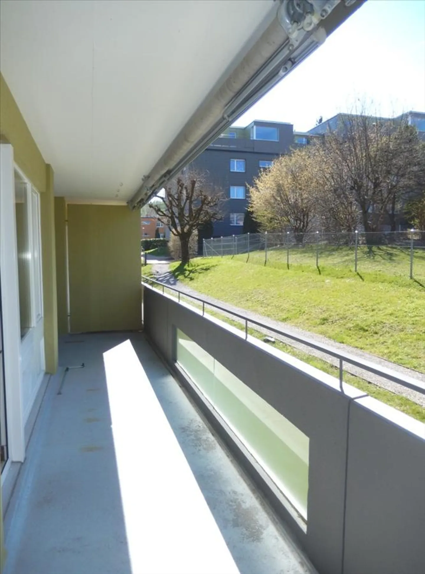 4.5 room apartment on the 1st floor with lake view - Photo 9 of 11