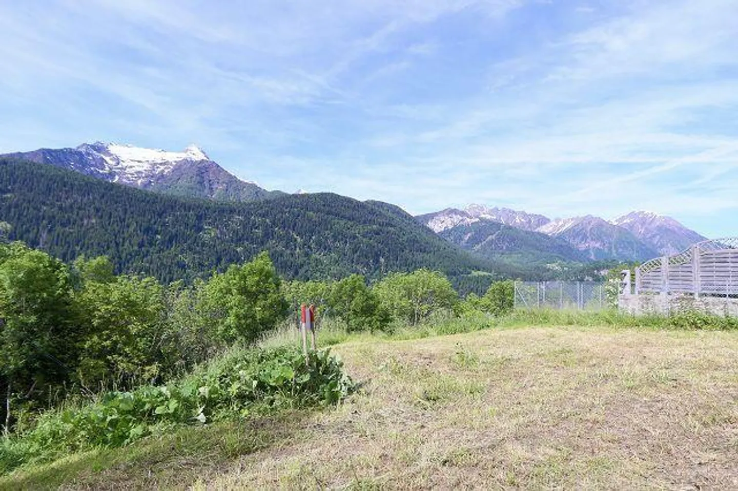 Terrain constructible de 575 m2 dans un emplacement très calme et ensoleillé avec vue - Photo 6 sur 10