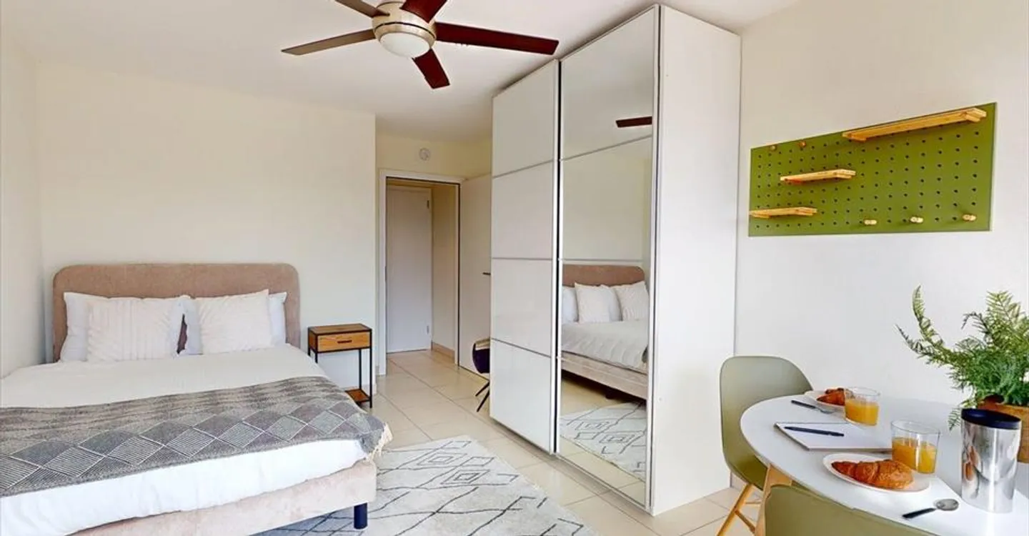 Modern Room in Shared Apartment - Photo 1 of 5