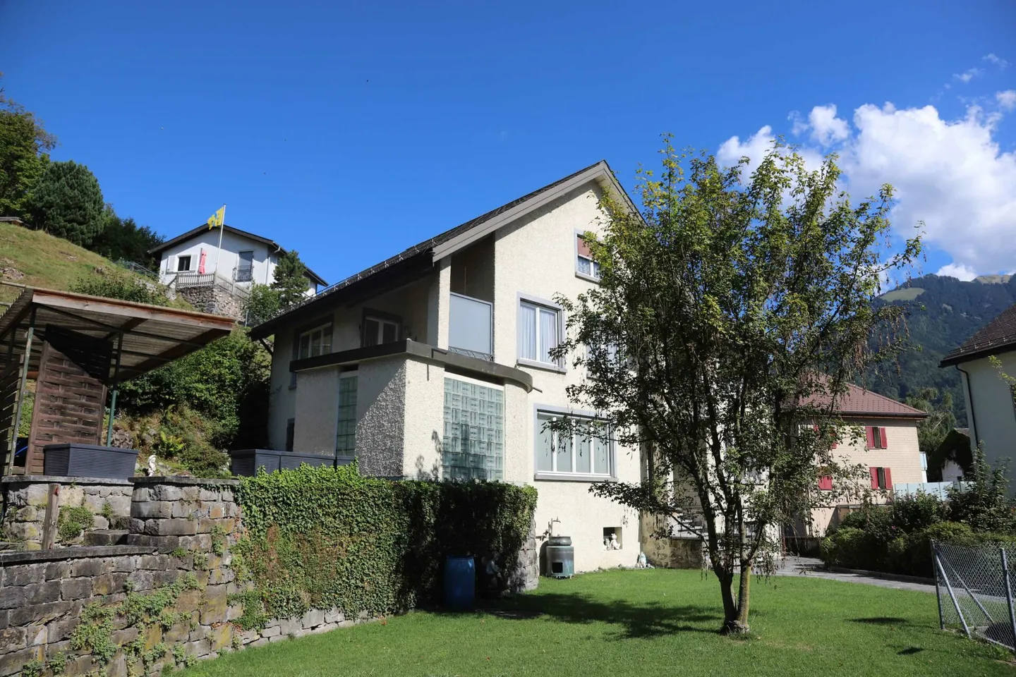 Maison résidentielle majestueuse de 10 pièces avec potentiel - Photo 1 sur 10