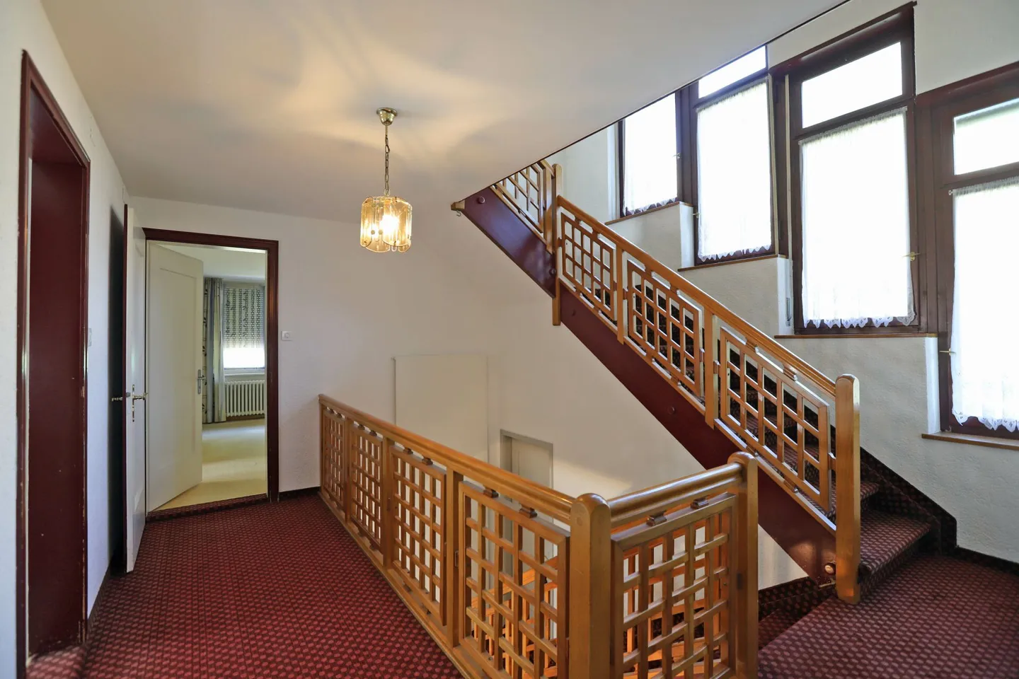 Maison résidentielle majestueuse de 10 pièces avec potentiel - Photo 5 sur 10