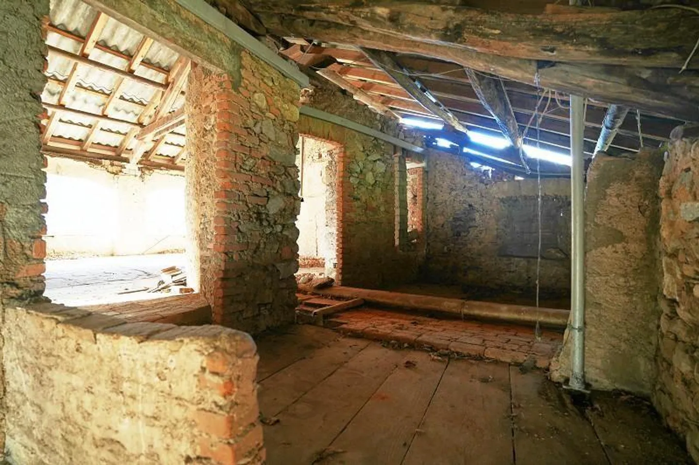 Grotto with 6 rooms and large plot / grotto with 6 rooms and ... - Photo 20 of 33