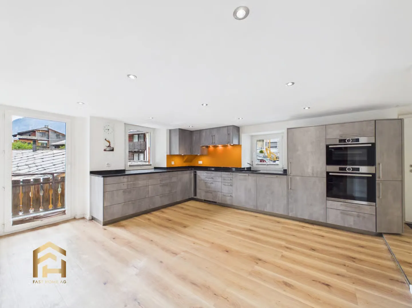 Renovierte Wohnung in St. Niklaus - Foto 1 von 13