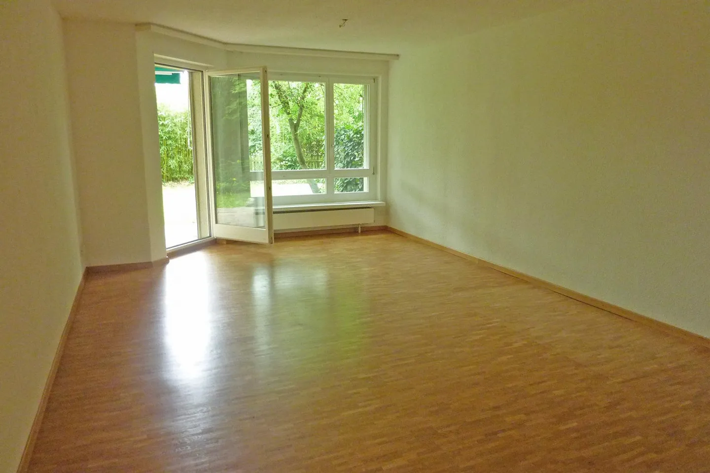 Living in a central location - in a green environment with patio - Photo 3 of 11