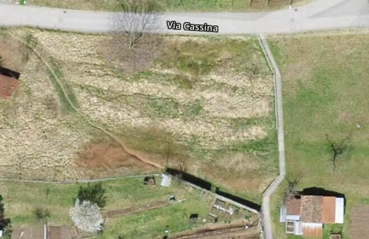 Terreno edificabile di 1822 m2, posizione molto tranquilla e soleggiata con vista - Foto 6 di 8