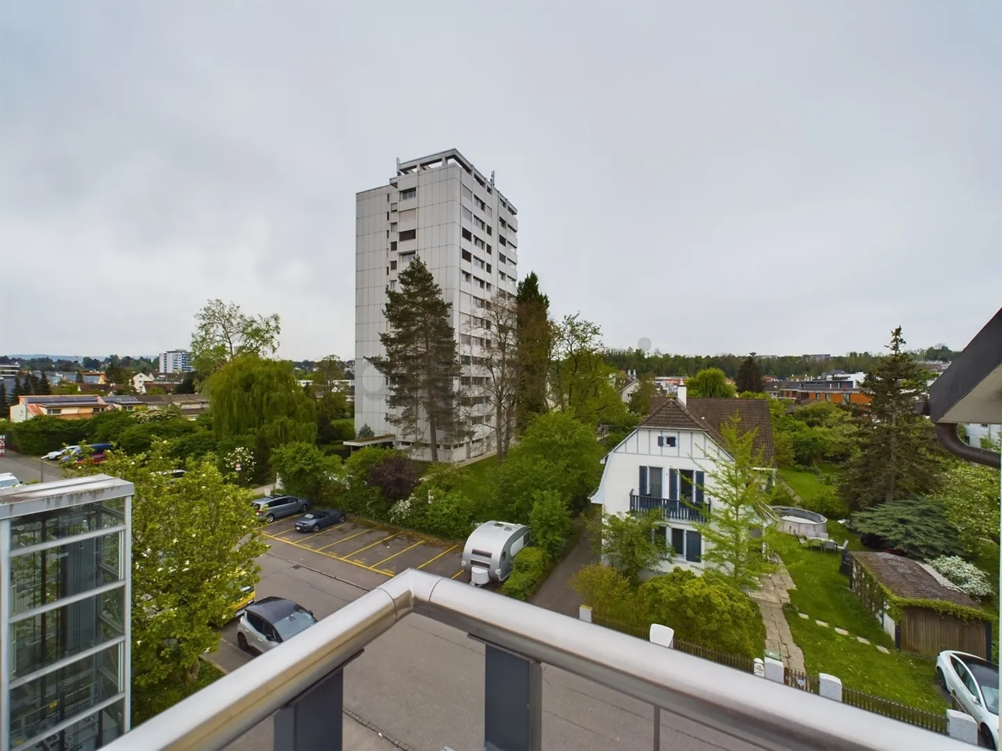 Exclusive 3.5-room penthouse with luxury amenities in Allschwil - Photo 6 of 9