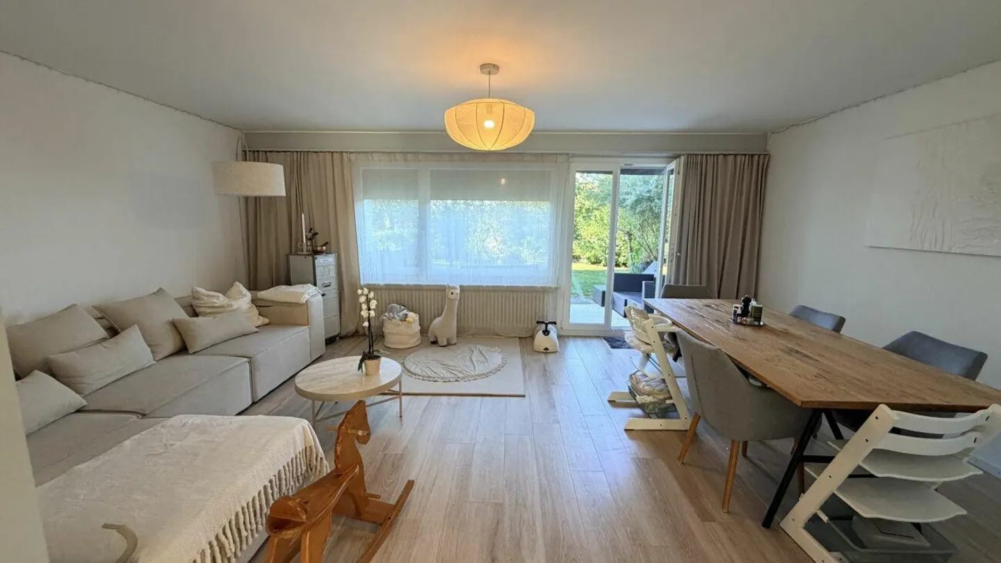 Maison familiale de 6,5 pièces, entièrement rénovée, située au calme - Photo 2 sur 12