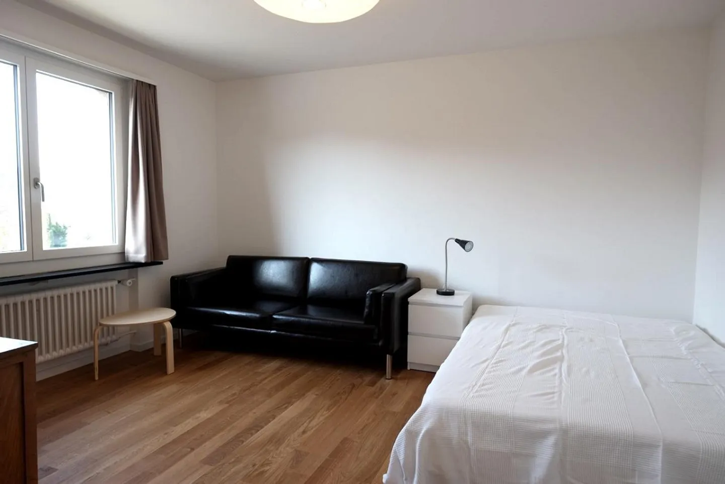 Appartement lumineux 1 ½ pièces dans un emplacement central - Photo 2 sur 5