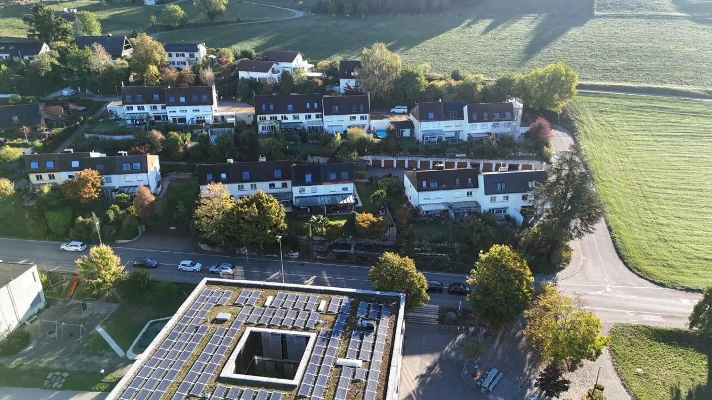 Maison familiale de 6,5 pièces, entièrement rénovée, située au calme - Photo 5 sur 12