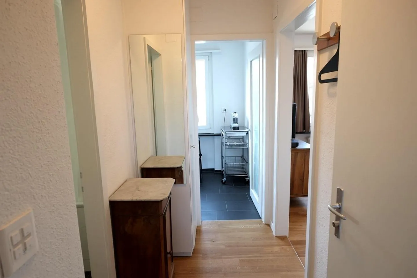 Appartement lumineux 1 ½ pièces dans un emplacement central - Photo 3 sur 5