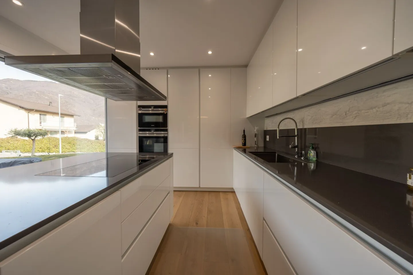 Maison unifamiliale moderne de 6 pièces - Photo 3 sur 12