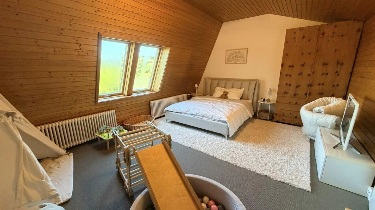 Maison familiale de 6,5 pièces, entièrement rénovée, située au calme - Photo 9 sur 12