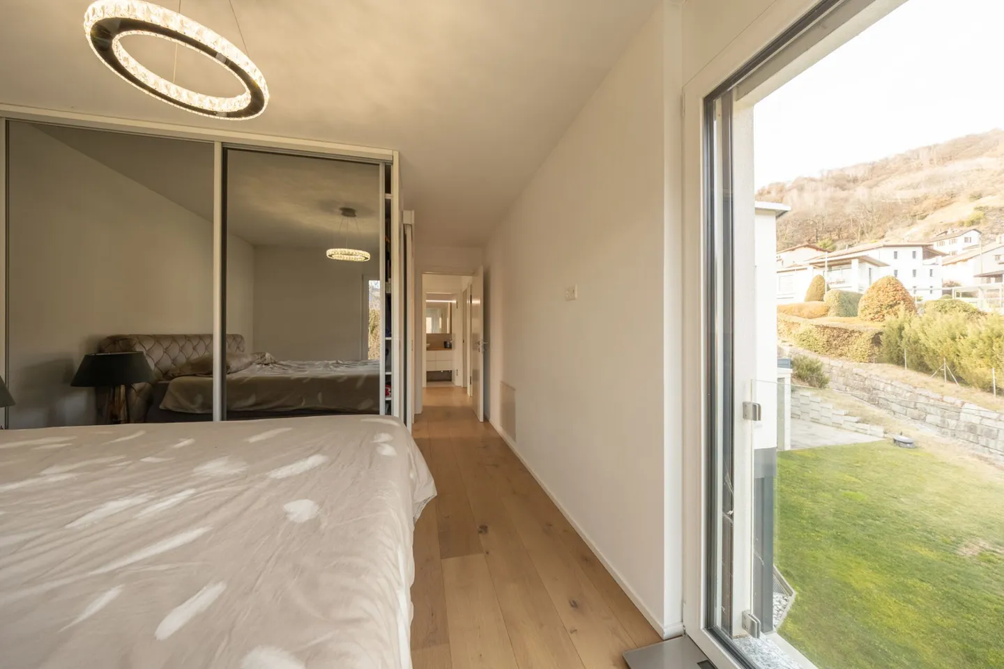 Maison unifamiliale moderne de 6 pièces - Photo 4 sur 12