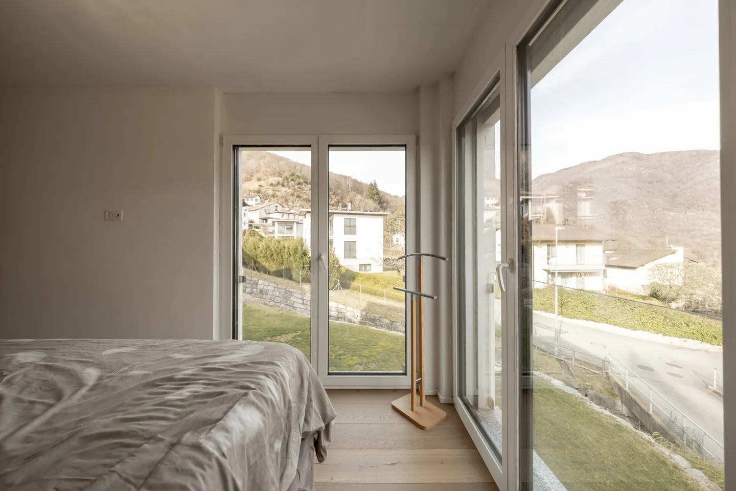 Maison unifamiliale moderne de 6 pièces - Photo 5 sur 12