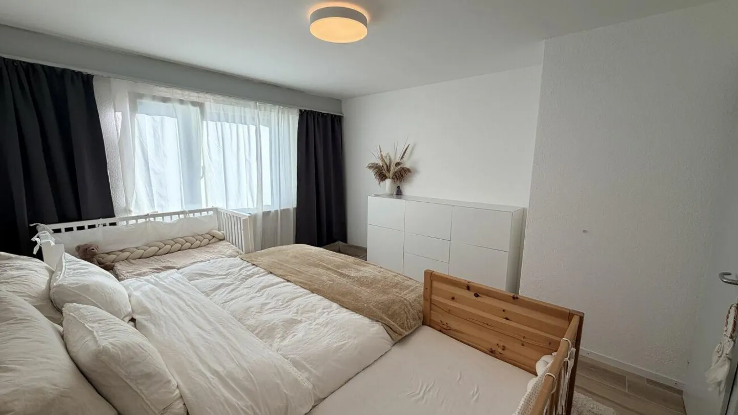 Maison familiale de 6,5 pièces, entièrement rénovée, située au calme - Photo 6 sur 12