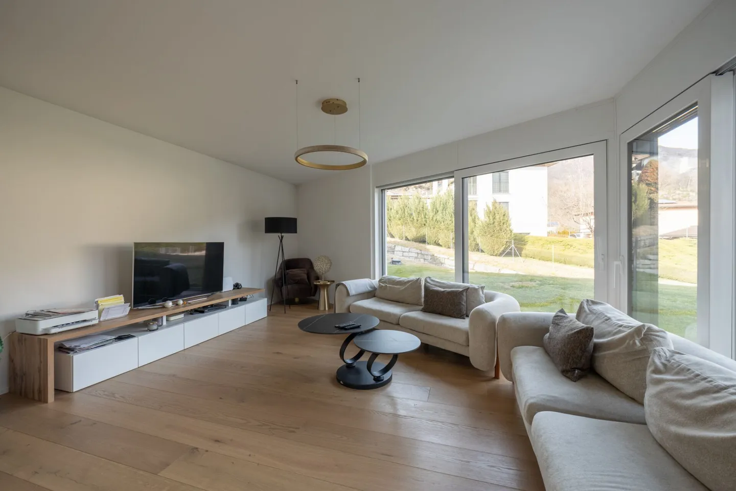 Maison unifamiliale moderne de 6 pièces - Photo 1 sur 12