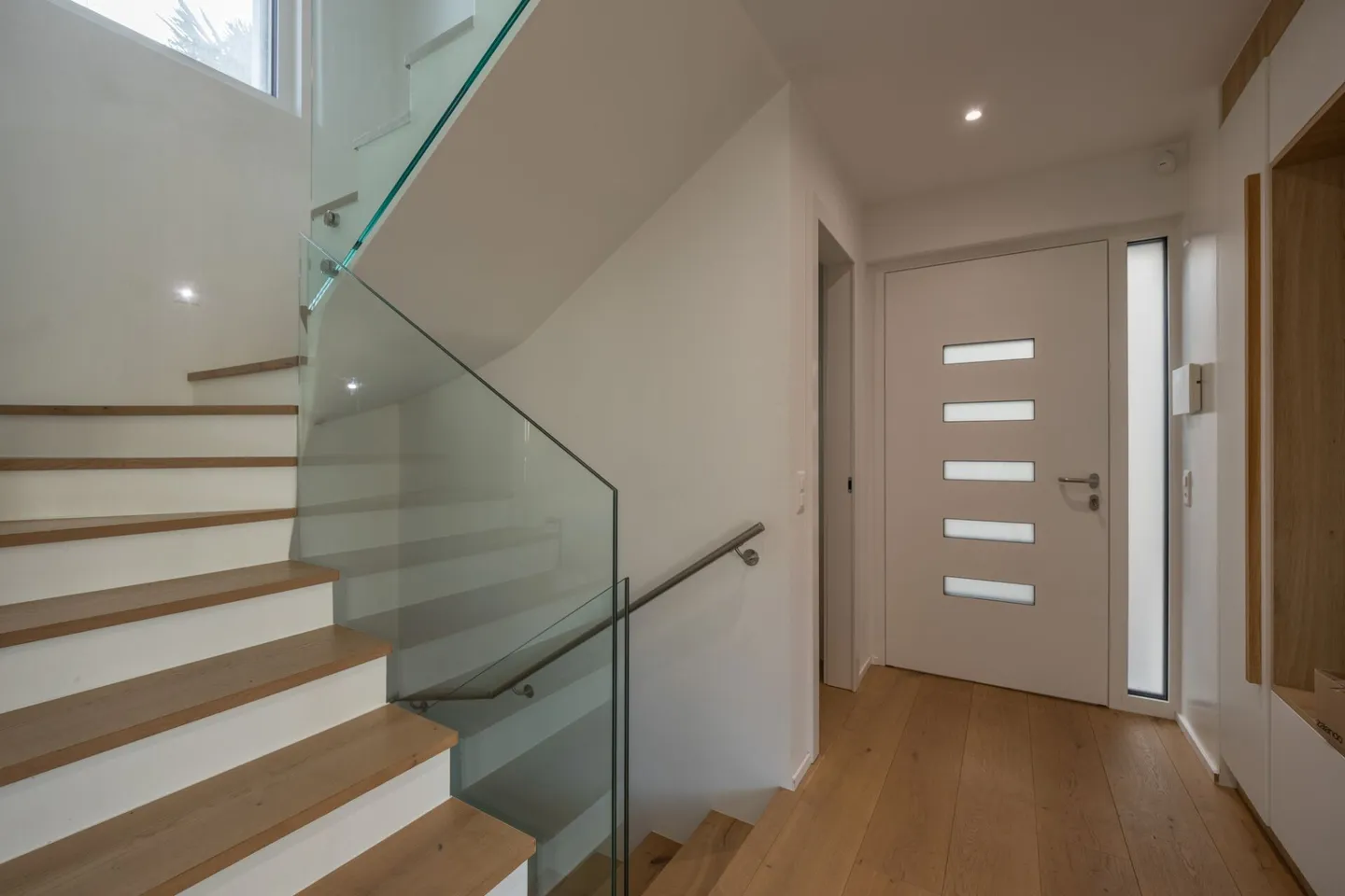 Maison unifamiliale moderne de 6 pièces - Photo 2 sur 12