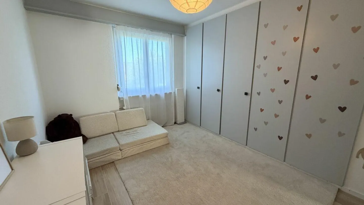 Maison familiale de 6,5 pièces, entièrement rénovée, située au calme - Photo 8 sur 12