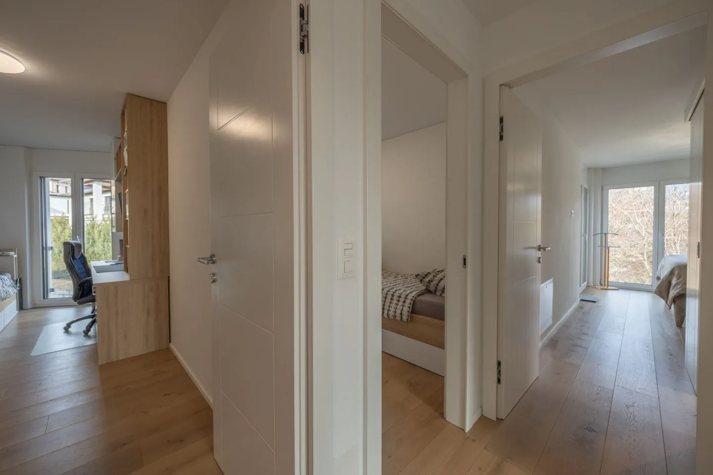 Maison unifamiliale moderne de 6 pièces - Photo 7 sur 12