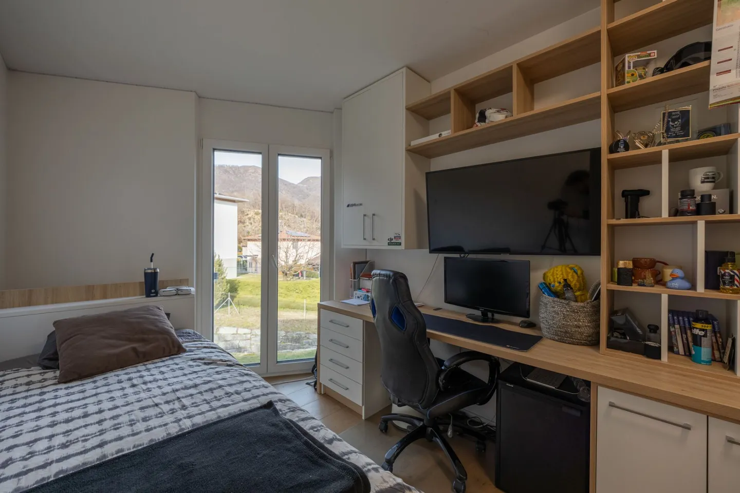 Maison unifamiliale moderne de 6 pièces - Photo 8 sur 12