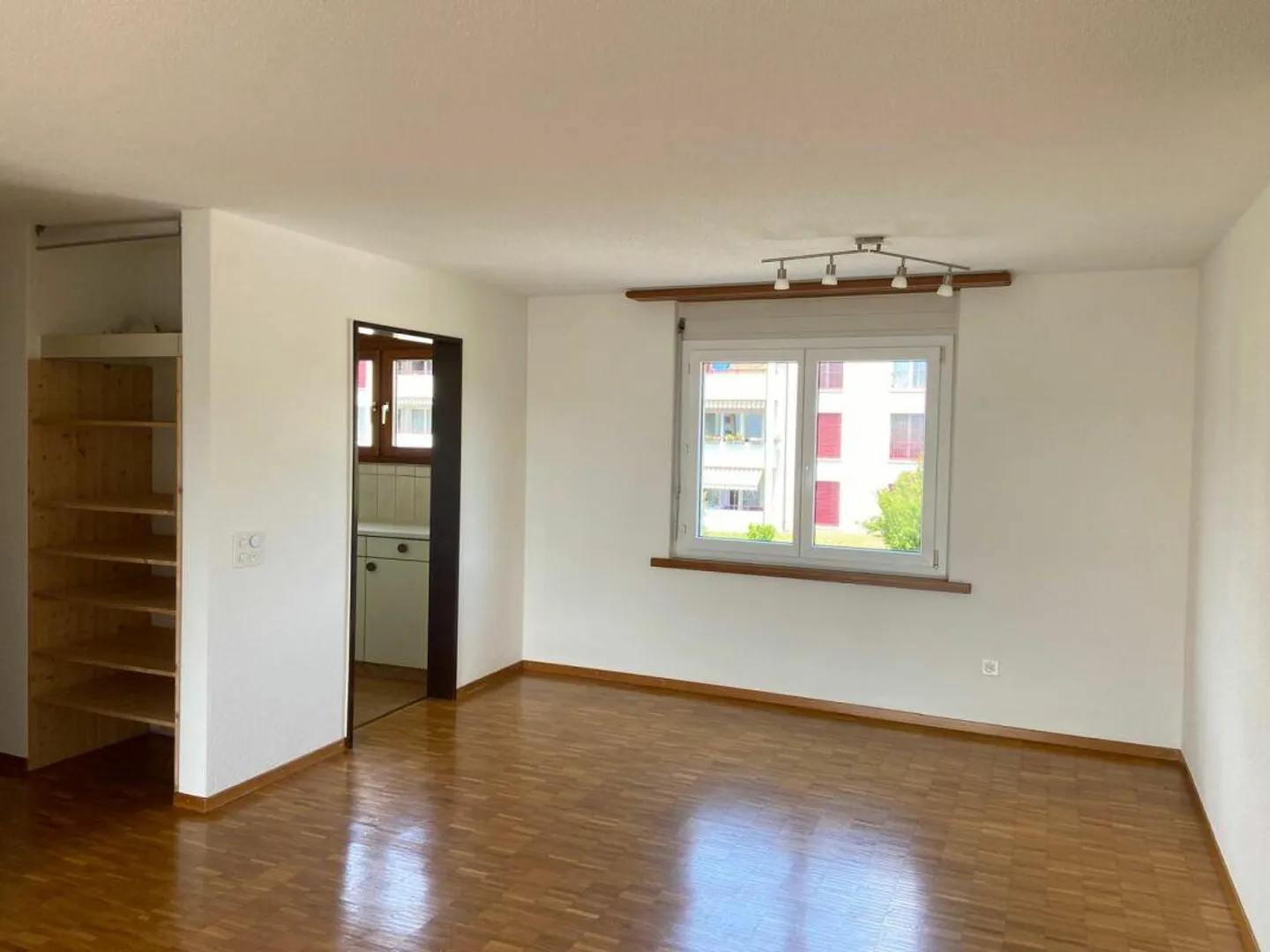 4.5-room apartment in a quiet and sunny location - Photo 5 of 11