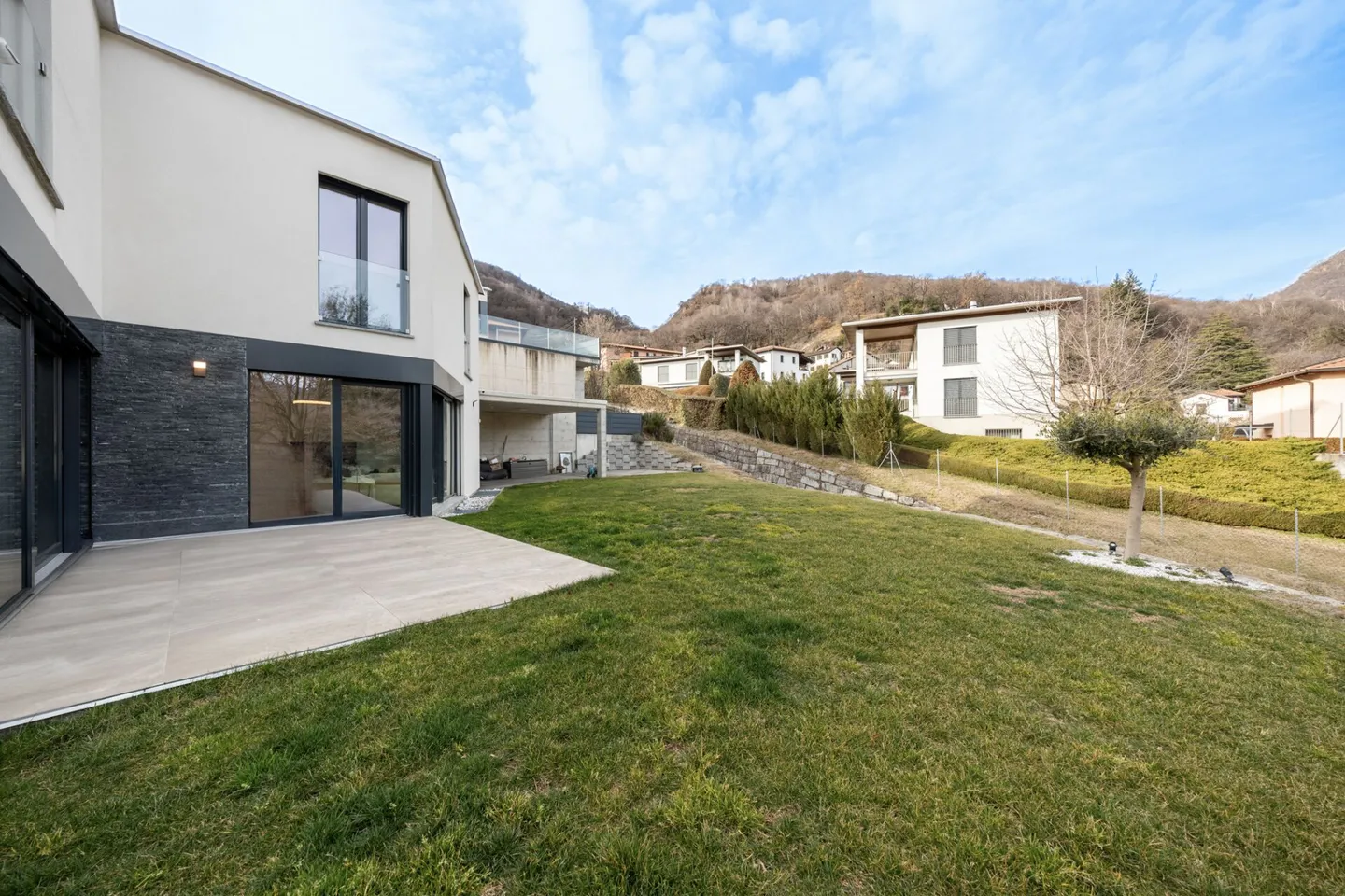 Maison unifamiliale moderne de 6 pièces - Photo 10 sur 12